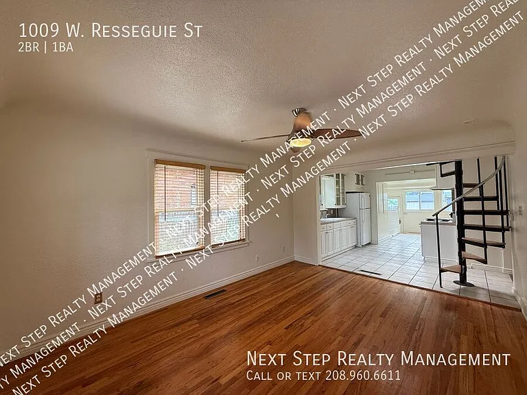 1009 W Resseguie St — Photo 2