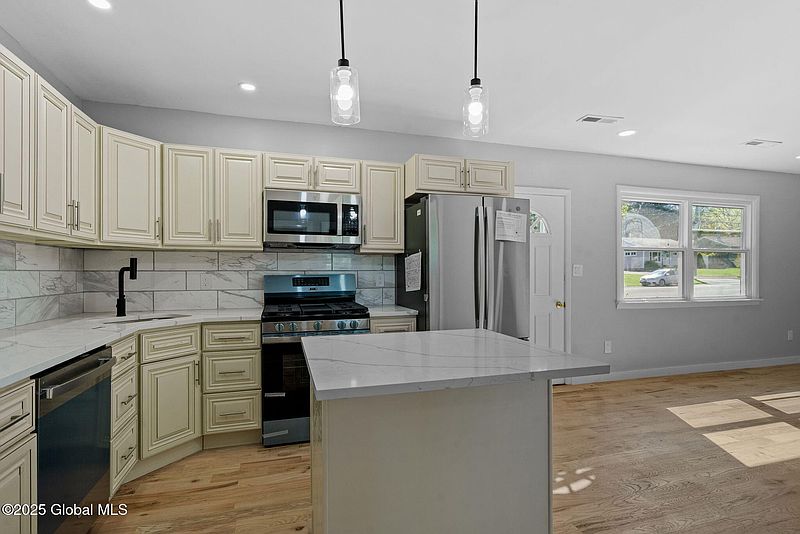 4th image of 12 Jones Drive