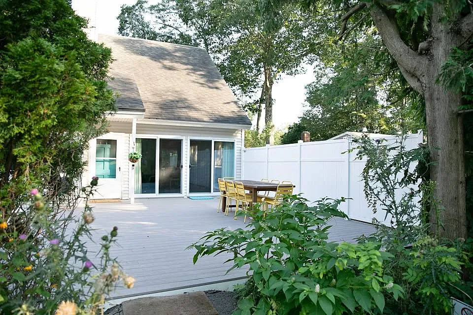 4 bed, 2.5 bath, 1710 sqft, $2,400 — Photo 2