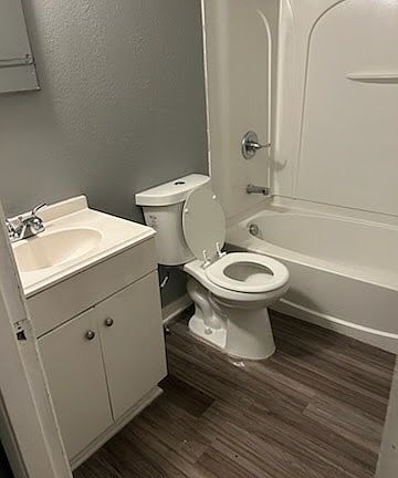 4th image of 1976 Kentucky Ave #12