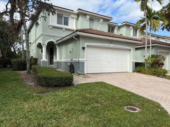 2136 Oakmont Dr