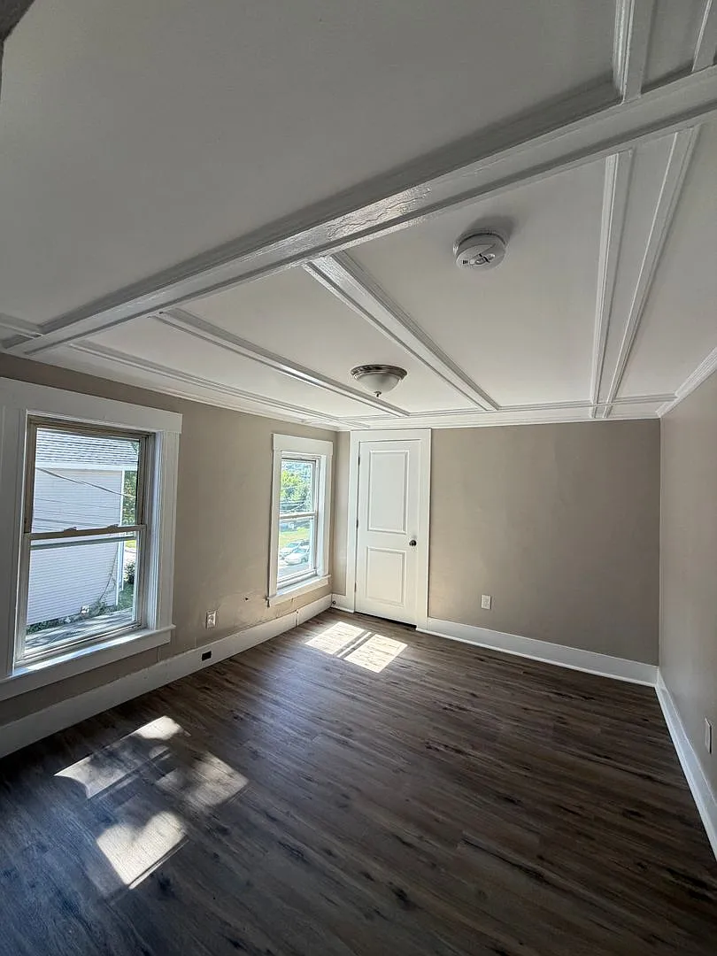 50 Elkins — Photo 2