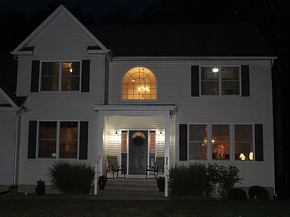 3rd image of 17 Glen Rock Cir