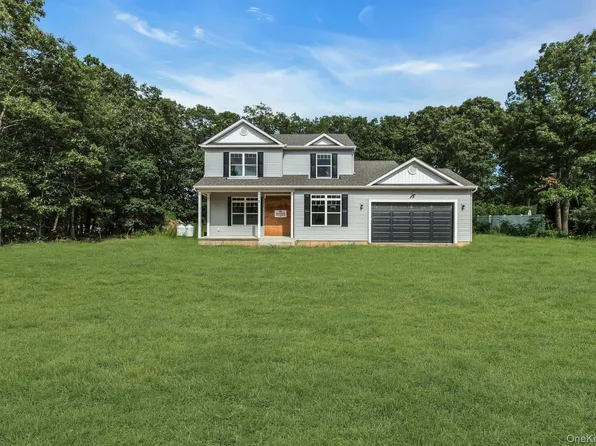 35 Evergreen Avenue, Port Jefferson Station, NY 11776