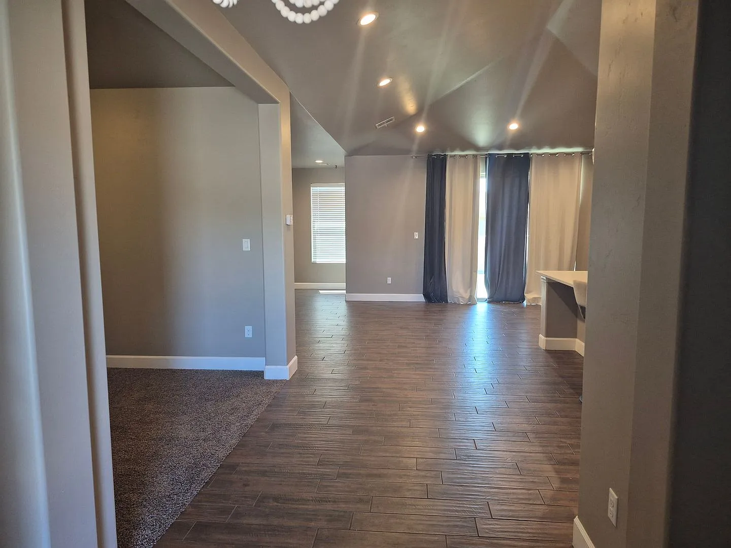 Beautiful 3 Bedroom 2 Bathroom home — Photo 3
