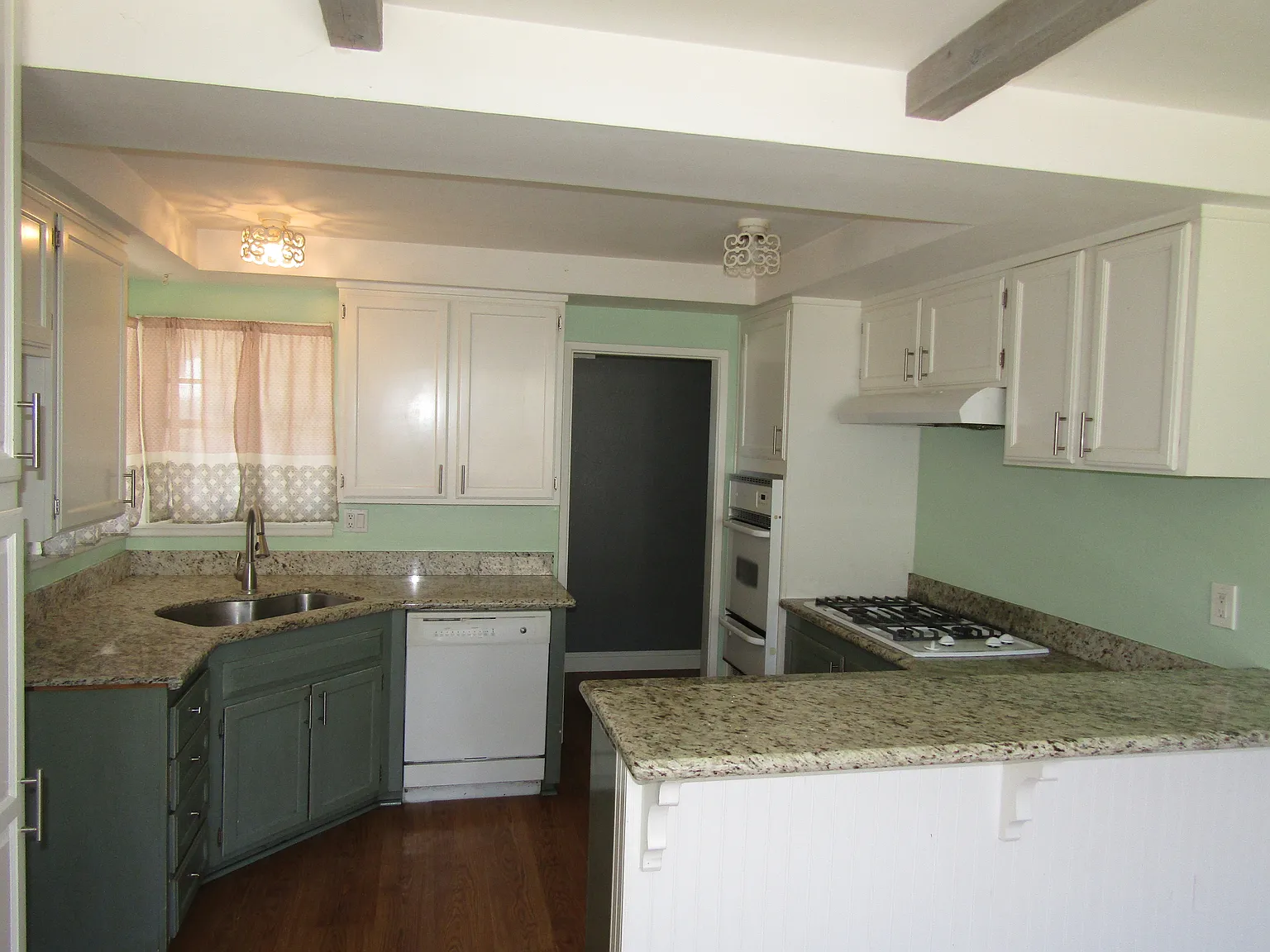 3 bed, 1170 sqft, $3,045 — Photo 4