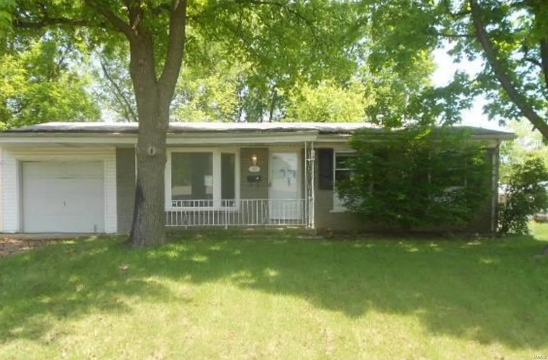1945 Teakwood Manor Dr photo 1