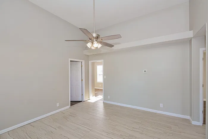 3 bed, 2.0 bath, 1008 sqft, $1,500 — Photo 3