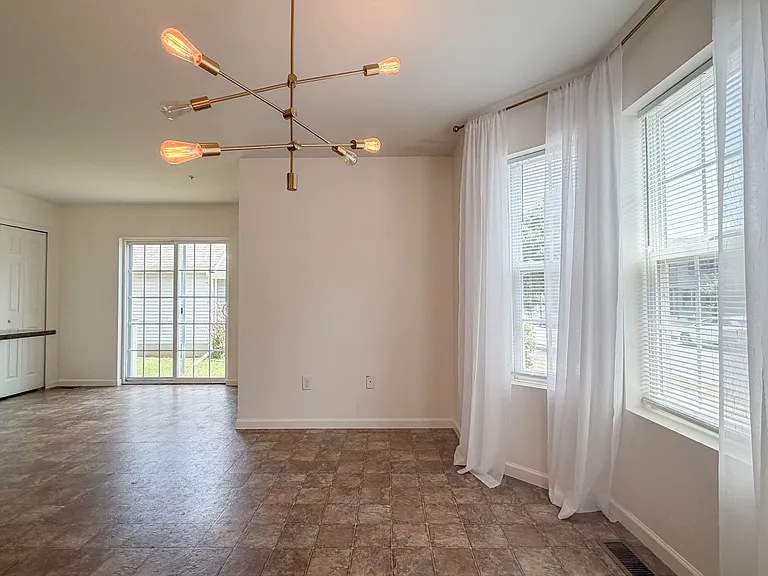 900 Cadwell Ln — Photo 18