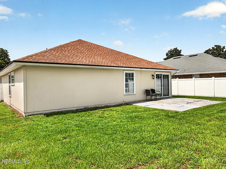 490 Hillside Dr — Photo 37