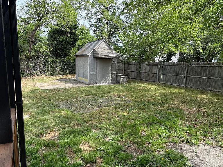 1151 Perry St — Photo 16