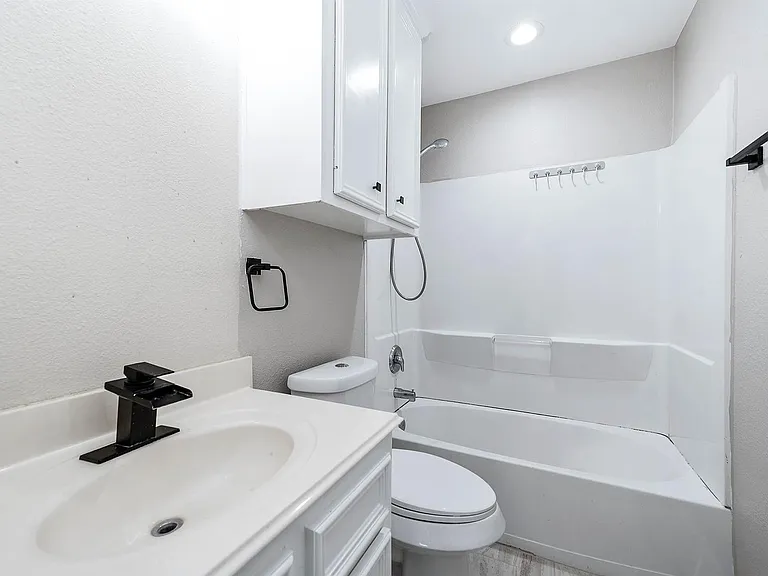 7308 Avenue R — Photo 16