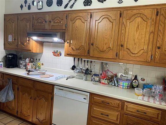5th image of 225 Jill Ln