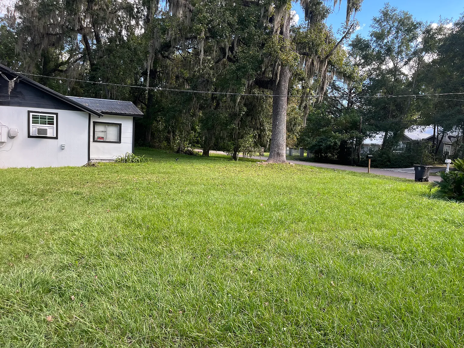 4 bed, 1200 sqft, $1,350 — Photo 1
