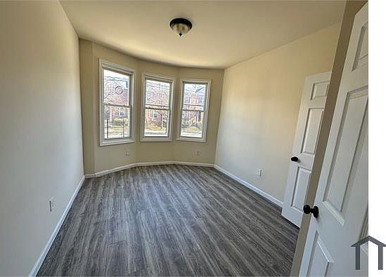 5th image of 521 S 17th St APT 1L