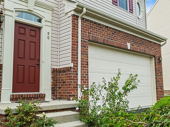 3rd image of 90 Kensington Dr