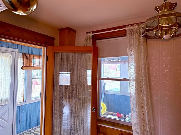 3rd image of 13 Wright St