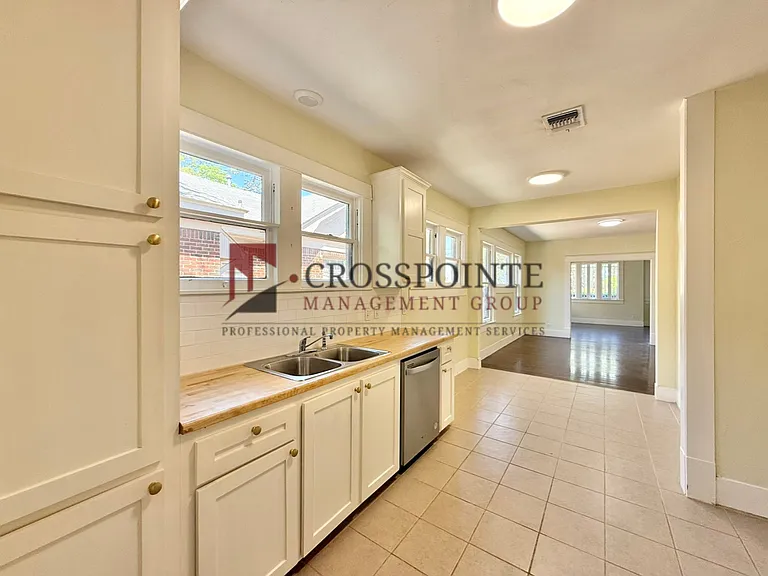 431 S College Ave — Photo 10