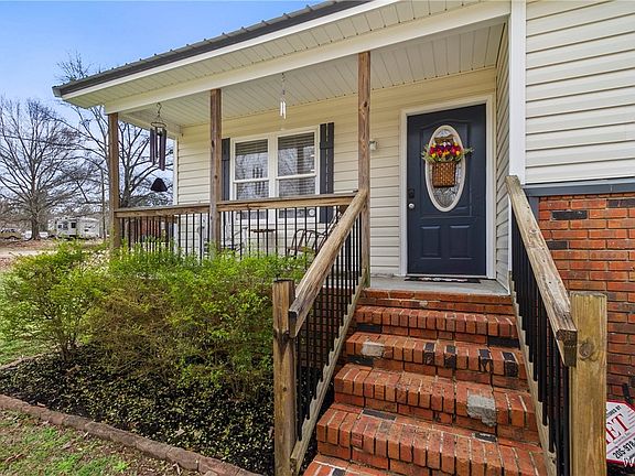 3rd image of 15939 Paradise Ln