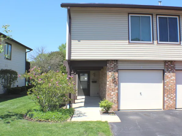 1316 Kingsbury Dr #25-2, Hanover Park, IL 60133