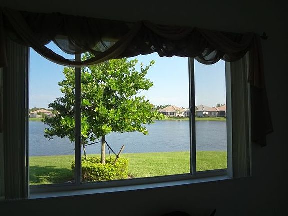 5th image of 9343 Heron Cove Dr