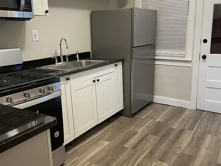 2720 Dupont Ave S #1 — Photo 8