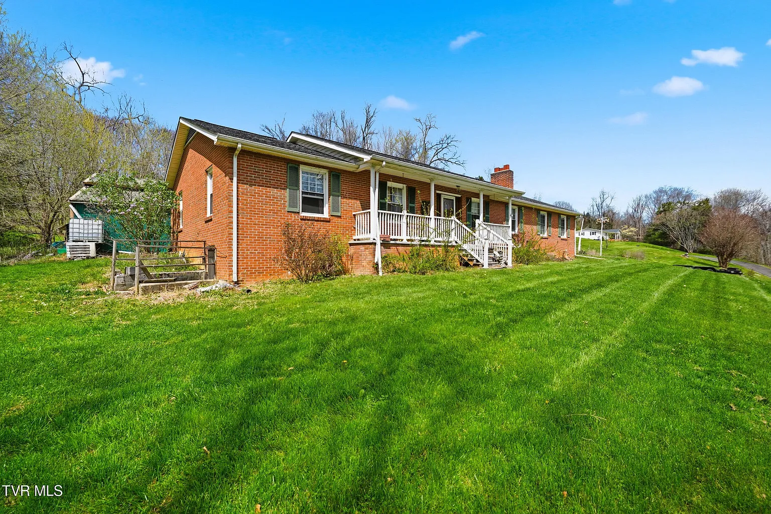 20180 Monroe Rd photo 1
