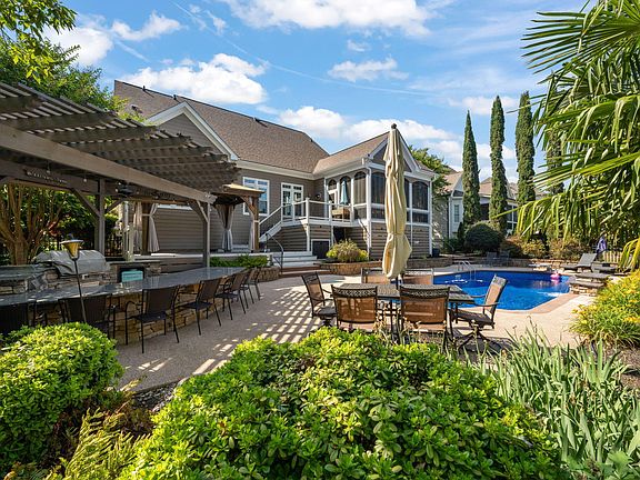 2nd image of 9904 San Remo Pl