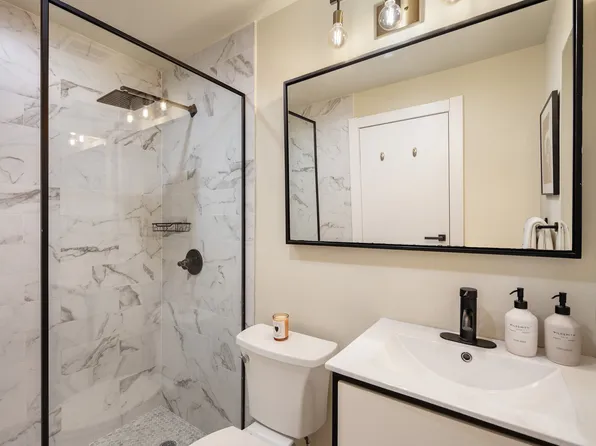 445 West 19th Street image 8 of 10