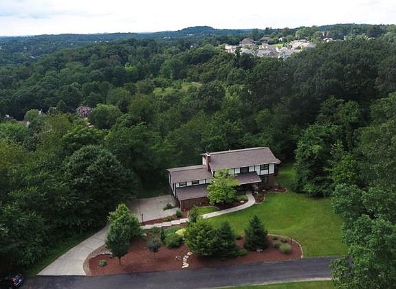 3rd image of 5004 Summer Hill Ln