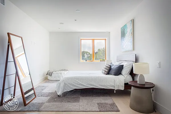 Sold by MySpaceNYC | media 10