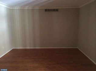 7 Elbow Ln, Sicklerville, NJ 08081