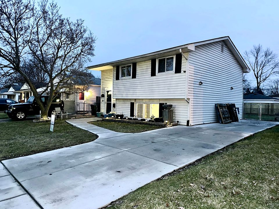 1st image of 20490 Abrahm St