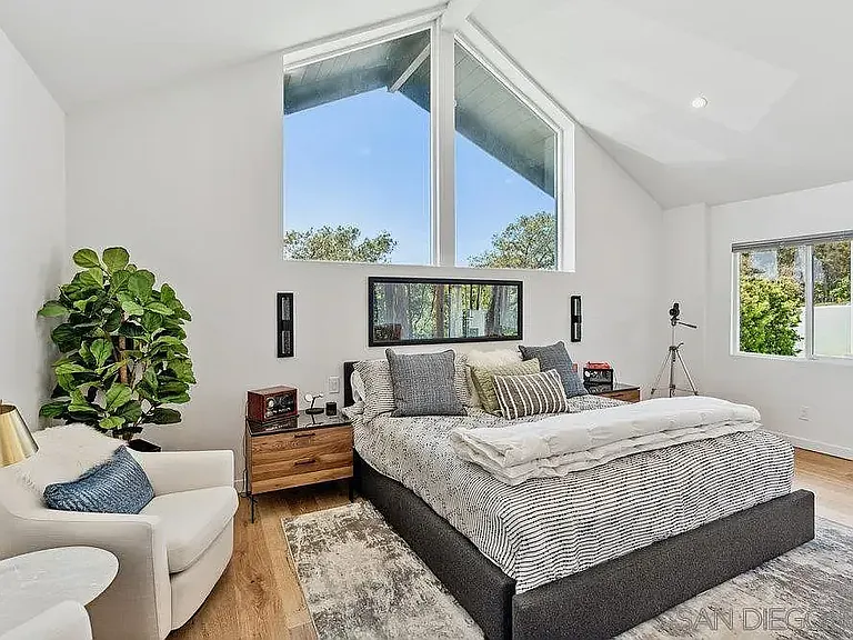 8966 Cliffridge Ave — Photo 3