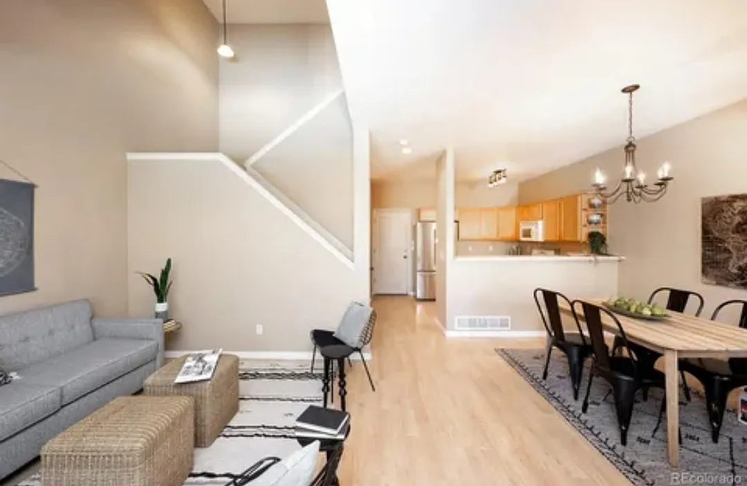 3 bed, 2.5 bath, 1763 sqft, $3,300 — Photo 3