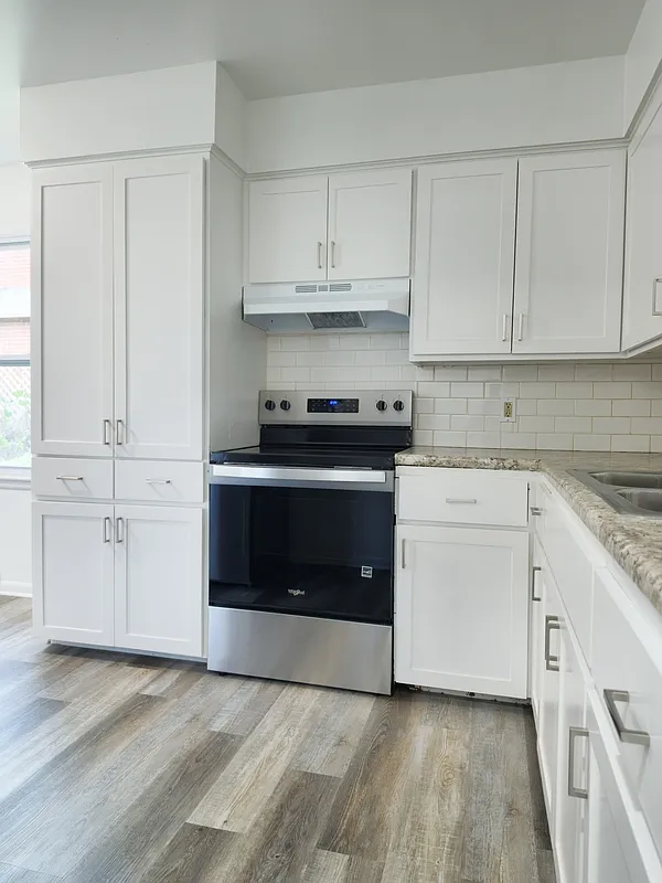 2 bed, 1.0 bath, 977 sqft, $1,750 — Photo 4