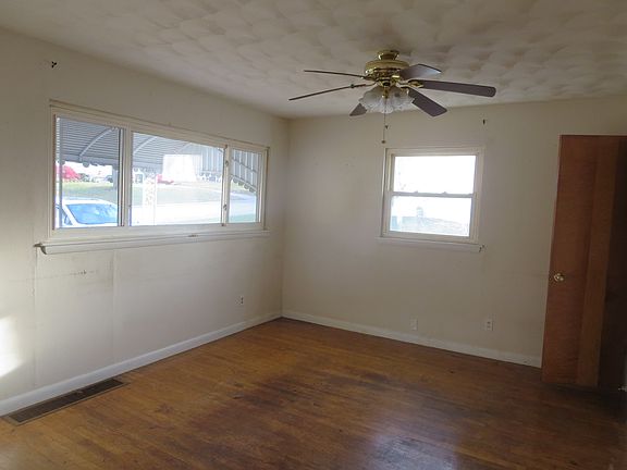 3rd image of 3551 Dixie Dr