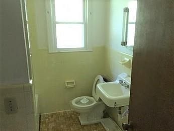 4th image of 606 N Poplar St