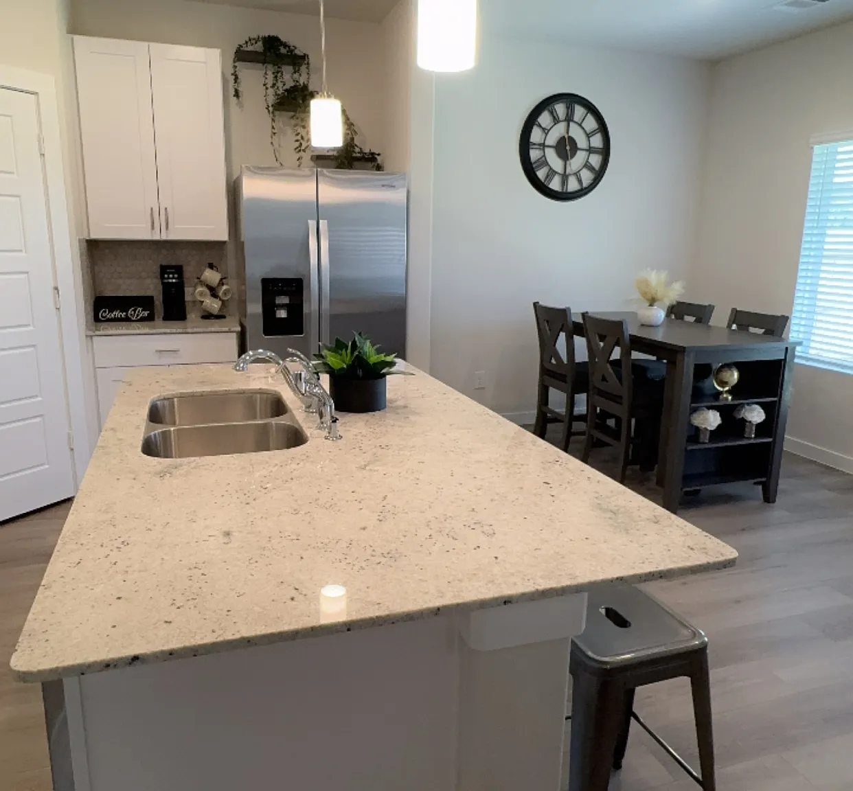 4 bed, 2.5 bath, 2610 sqft, $3,500 — Photo 4