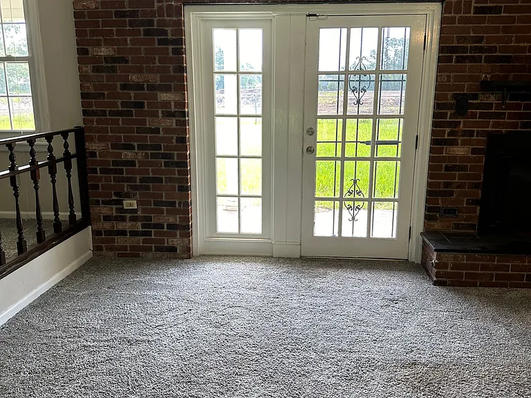 985 Pineland Ave — Photo 6