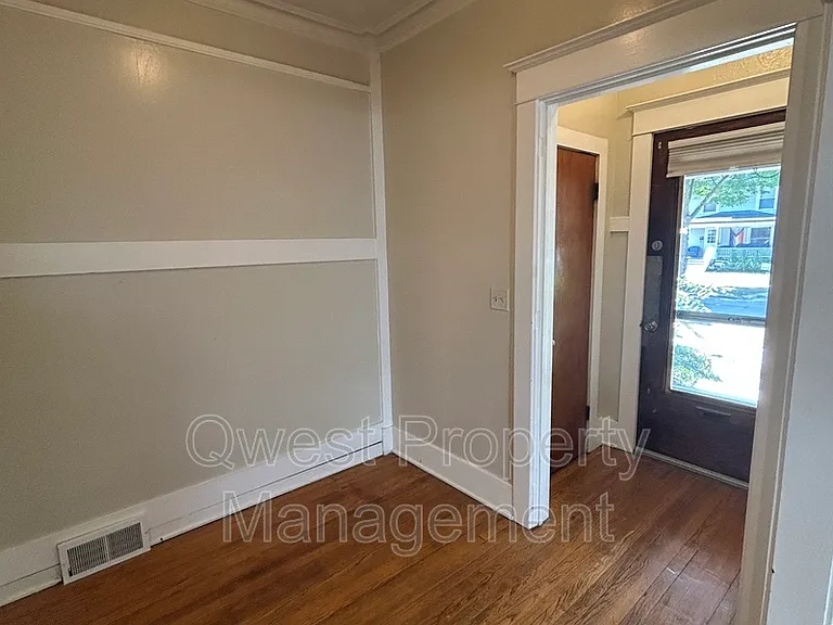 1335 Logan St SE — Photo 3