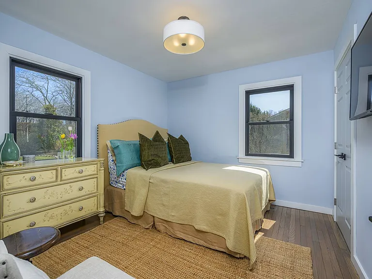 24 Maple St — Photo 8