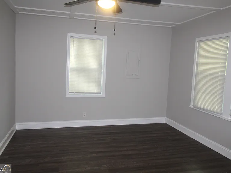 615 Snelson St — Photo 4