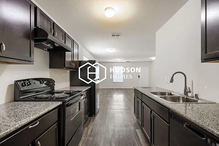 4303 Jamaica St — Photo 6