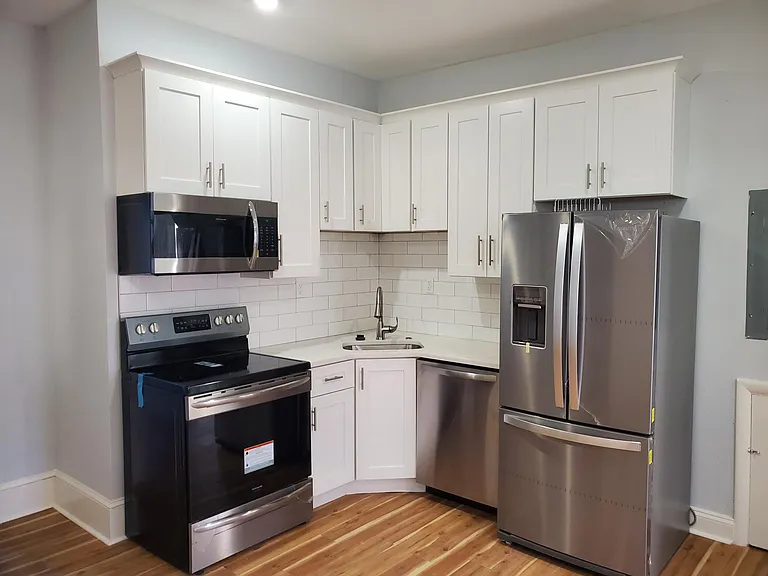 205 E Athens Ave #1L — Photo 3