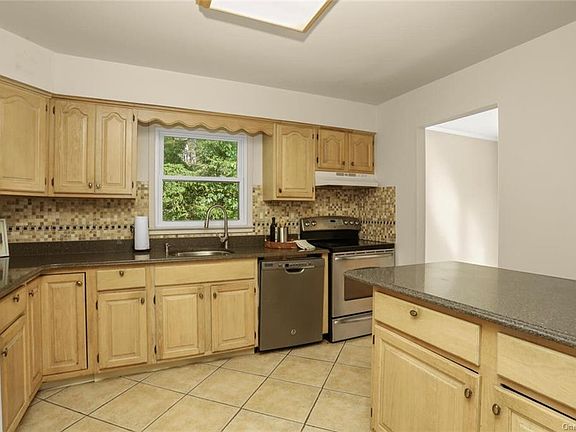 5th image of 202 Lakeview Ct