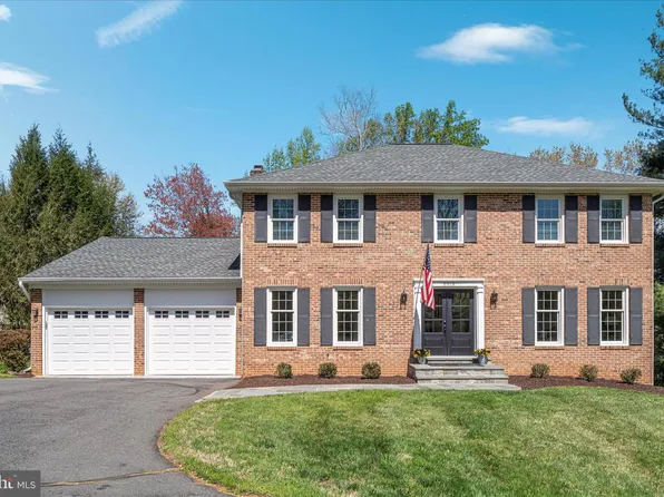 9910 Chase Hill Ct, Vienna, VA 22182