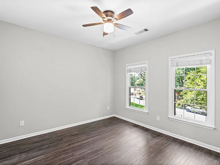 11355 Vedrines Dr — Photo 32