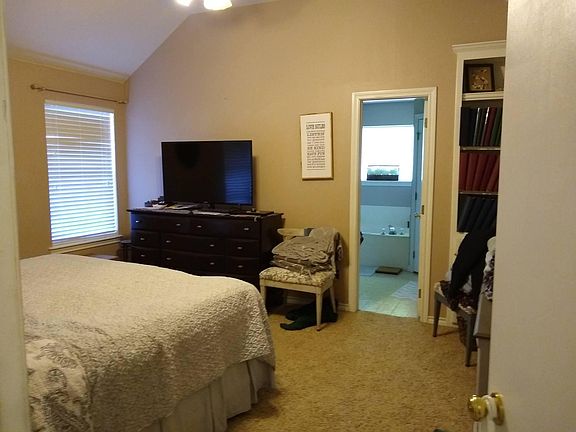 3rd image of 202 Bernburg Ct