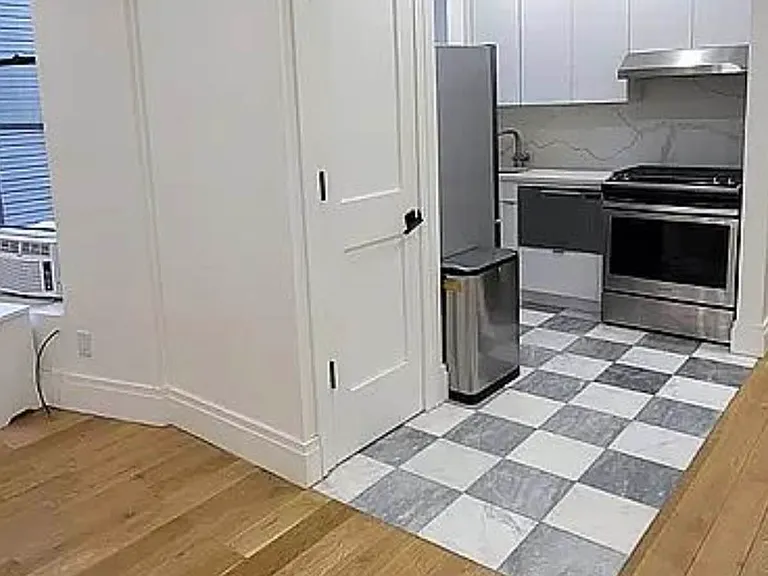 251 Pacific St #10 — Photo 2